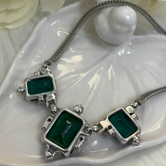 VINTAGE FAUX EMERALD & CRYSTAL NECKLACE - Picture 9 of 9